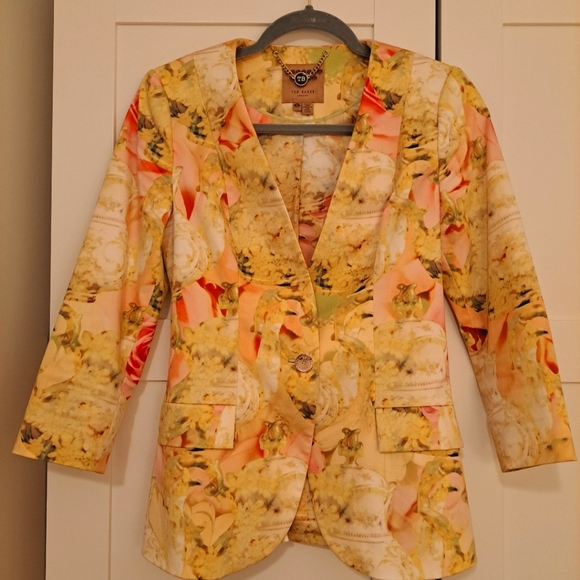 Ted Baker • blazer with rose gold button 🌸✨️ - Picture 1 of 8